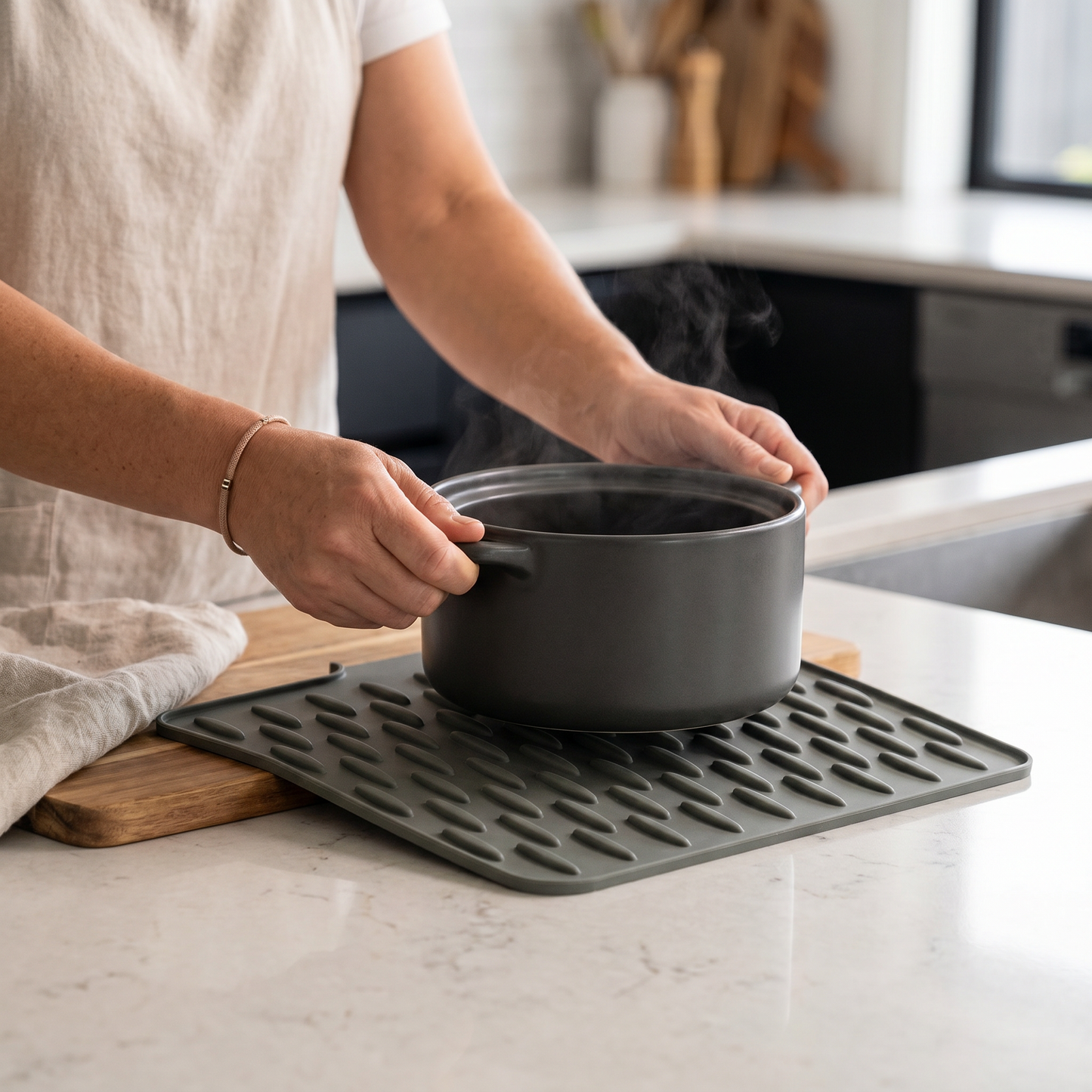 Slanted Silicone Drip Mat – Heat-Resistant and Non-Slip
