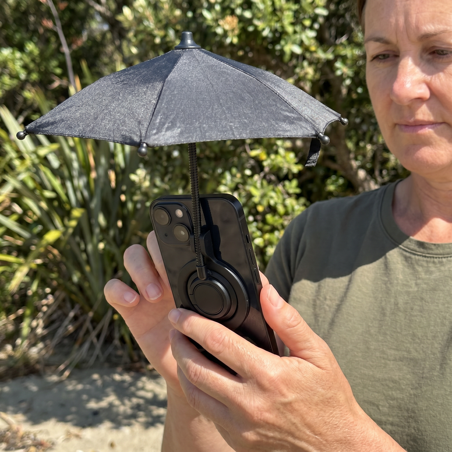 Magnetic Mini Phone Sunshade – Extendable Holder for Flexible Sun Protection on the Go