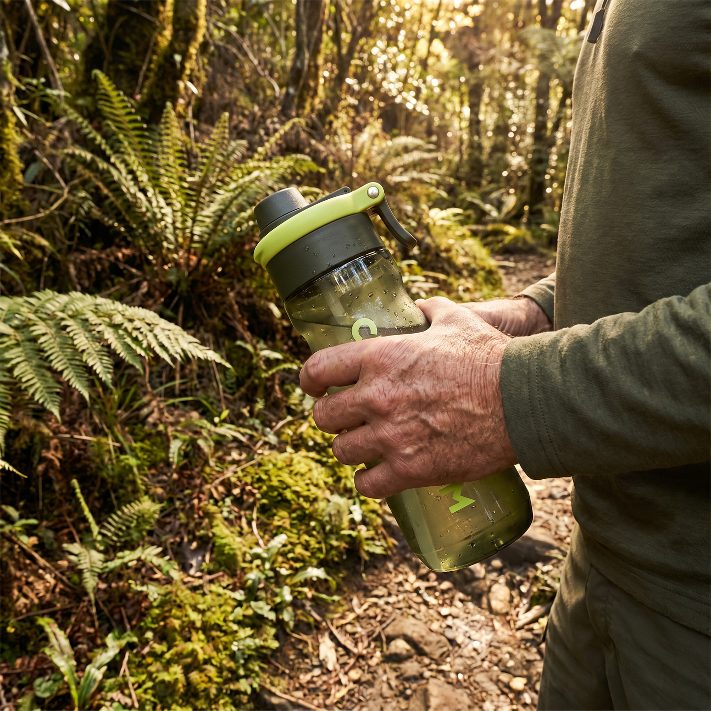 2-in-1 Sports Water Bottle with Spray Function & Straw – Large Capacity